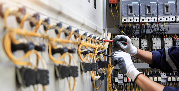 Professional Electrician technician working in Niagara Falls, NY